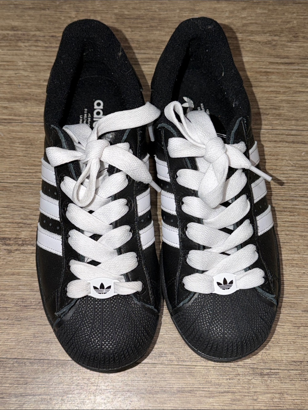 Women size 8 adidas Black and White Three-Stripe Shell-Toe Sneakers